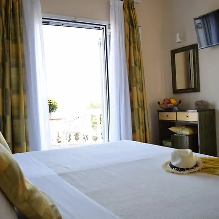 Christina Petriti Hotel 2*